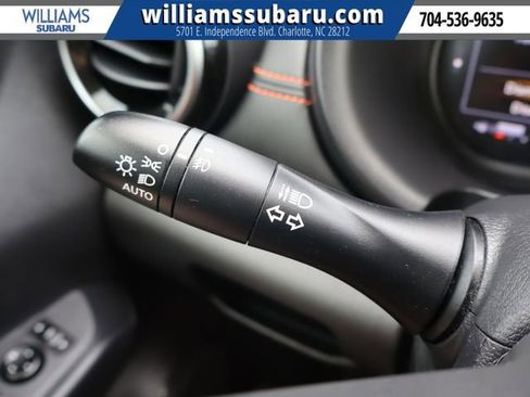 Used 2021 Nissan Kicks SR image 22