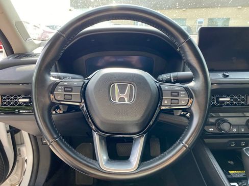 Used 2023 Honda Accord Touring image 3