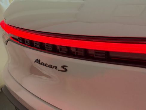 Certified 2026 Porsche Macan S AWD/4WD image 26