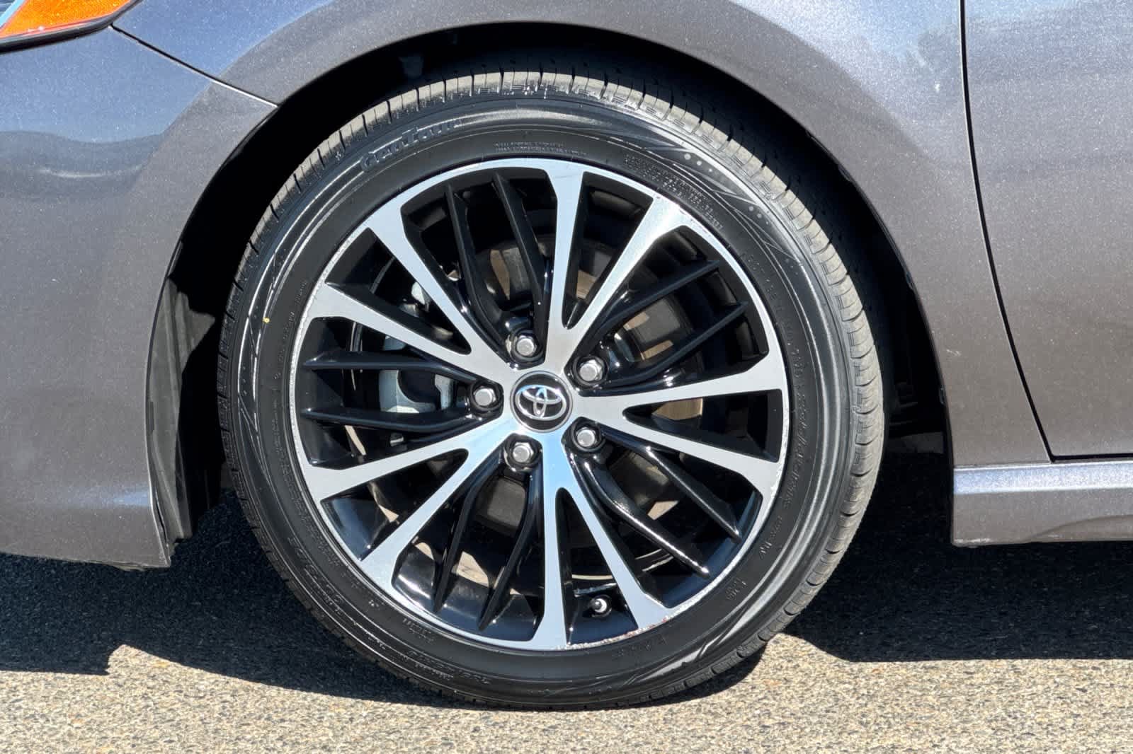 Used 2019 Toyota Camry SE w/ Carpet Mat Package FWD image 24