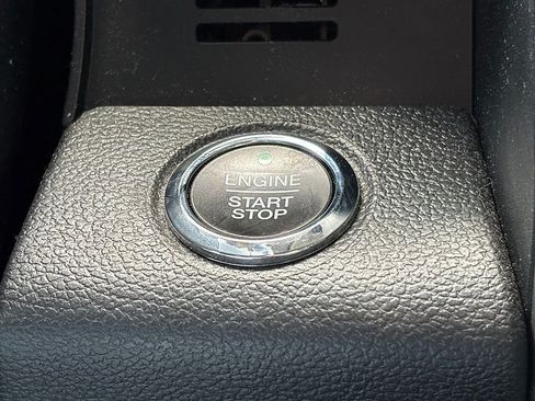 Used 2018 Ford F150 Lariat w/ Equipment Group 502A Luxury AWD/4WD image 15