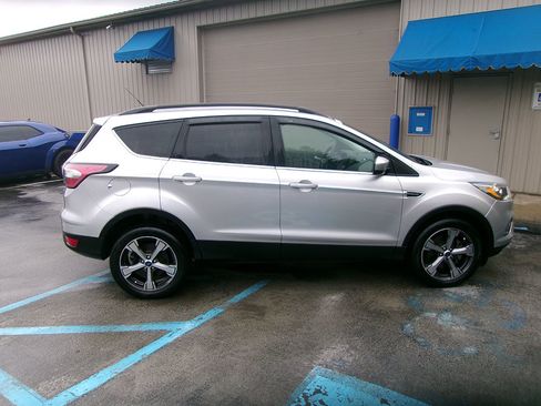 Used 2017 Ford Escape SE w/ Equipment Group 201A image 6
