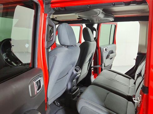 Used 2025 Jeep Wrangler Unlimited Sahara AWD/4WD image 18