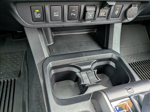 Certified 2022 Toyota Tacoma TRD Off-Road w/ Technology Package AWD/4WD image 32