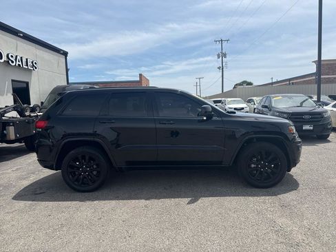 Used 2018 Jeep Grand Cherokee Altitude AWD/4WD image 5