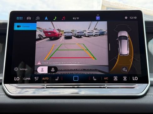 New 2025 Volkswagen Tiguan SE image 16