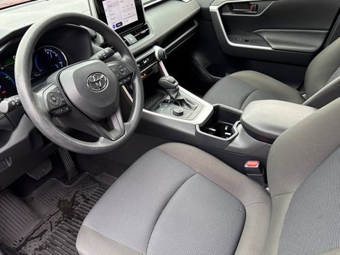 Used 2025 Toyota RAV4 LE AWD/4WD image 9