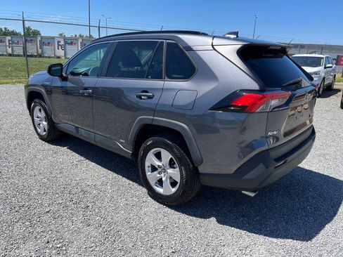 Used 2021 Toyota RAV4 LE AWD/4WD image 9