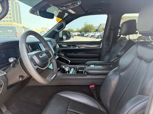 Used 2022 Jeep Wagoneer Series II RWD image 11