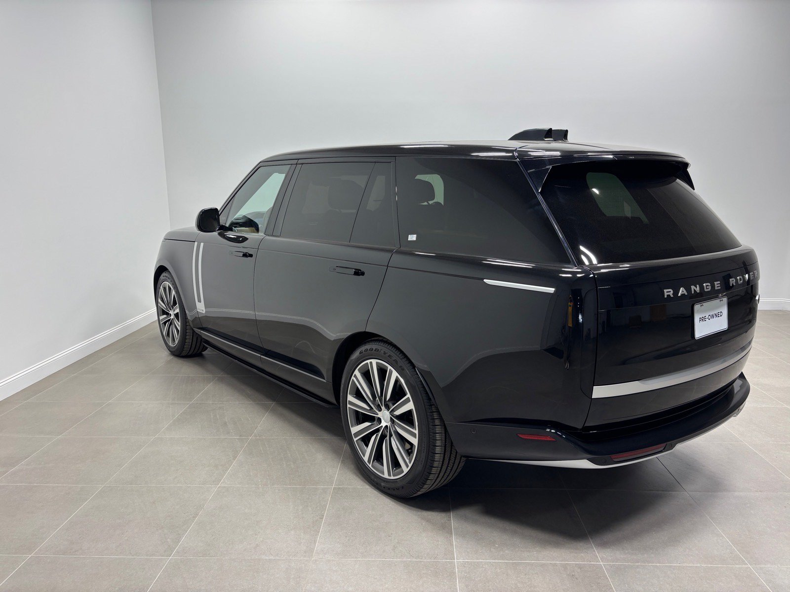 Used 2023 Land Rover Range Rover Long Wheelbase Autobiography AWD/4WD image 10
