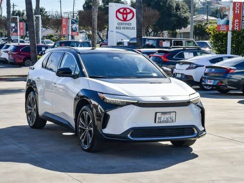 Used 2023 Toyota bZ4X Limited image 3