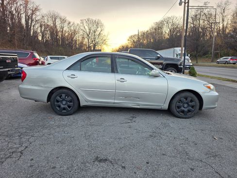 Used 2004 Toyota Camry XLE image 4