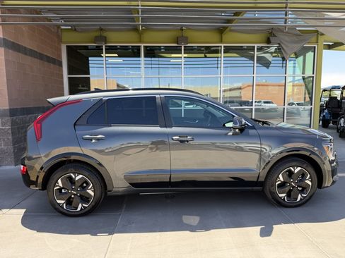 Used 2025 Kia Niro Wind FWD image 9