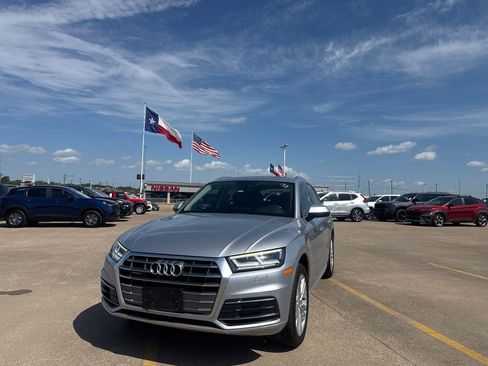 Used 2019 Audi Q5 2.0T Premium Plus w/ Premium Plus Package AWD/4WD image 6
