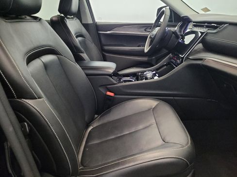 Used 2023 Jeep Grand Cherokee Limited w/ Black Appearance Package image 21