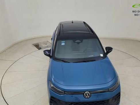Used 2025 Volkswagen Tiguan SE R-Line AWD/4WD image 79
