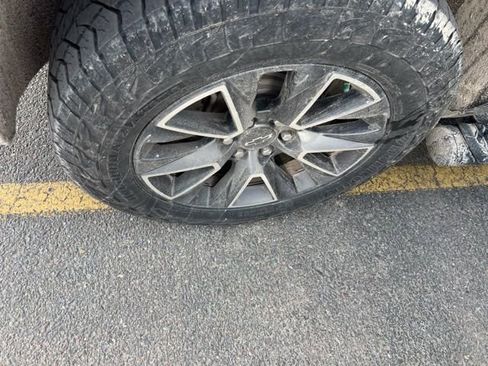 Used 2022 Chevrolet Suburban Z71 image 9