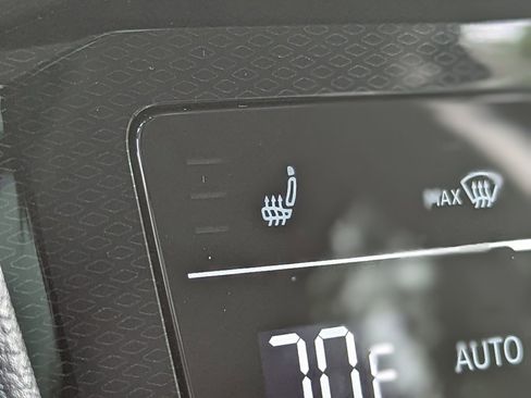 Used 2025 Volkswagen Taos SE w/ Panoramic Sunroof Package image 21