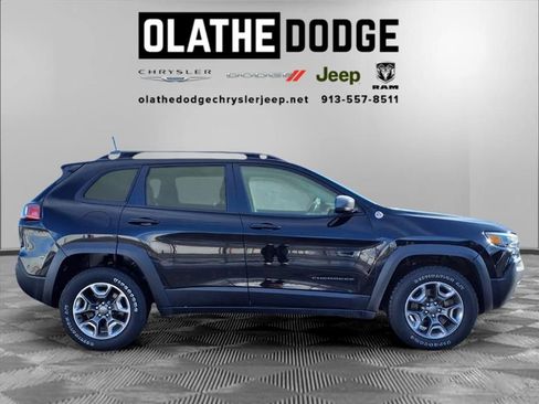 Used 2019 Jeep Cherokee Trailhawk w/ Cold Weather Group image 27