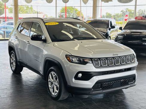 Used 2024 Jeep Compass Latitude AWD/4WD image 1