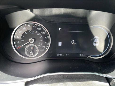 Used 2025 Genesis G70 2.5T image 34