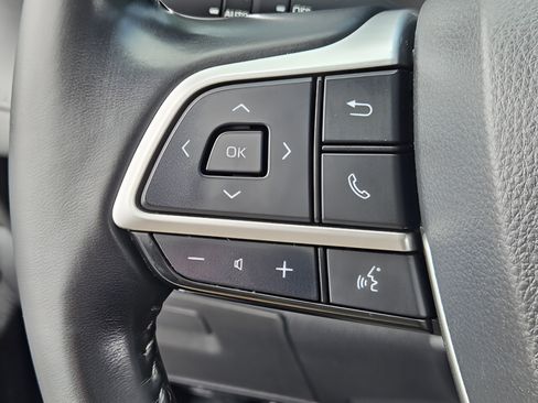 Used 2023 Toyota Highlander XLE AWD/4WD image 26