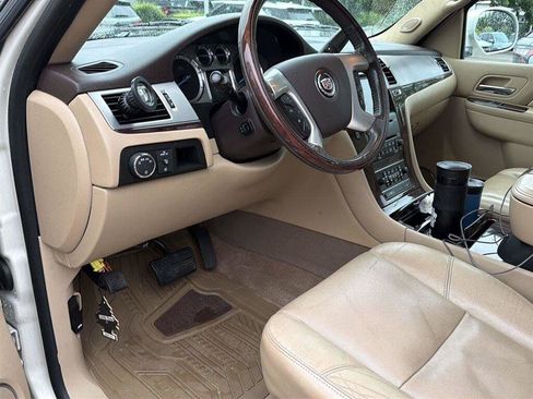 Used 2010 Cadillac Escalade ESV Premium RWD image 49