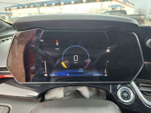 Used 2024 Chevrolet Trax RS w/ Sunroof Package image 12