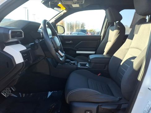 Used 2024 Toyota Tacoma TRD Sport image 5