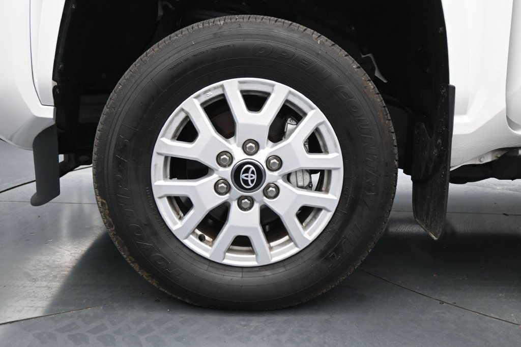 Used 2025 Toyota Tacoma SR AWD/4WD image 25