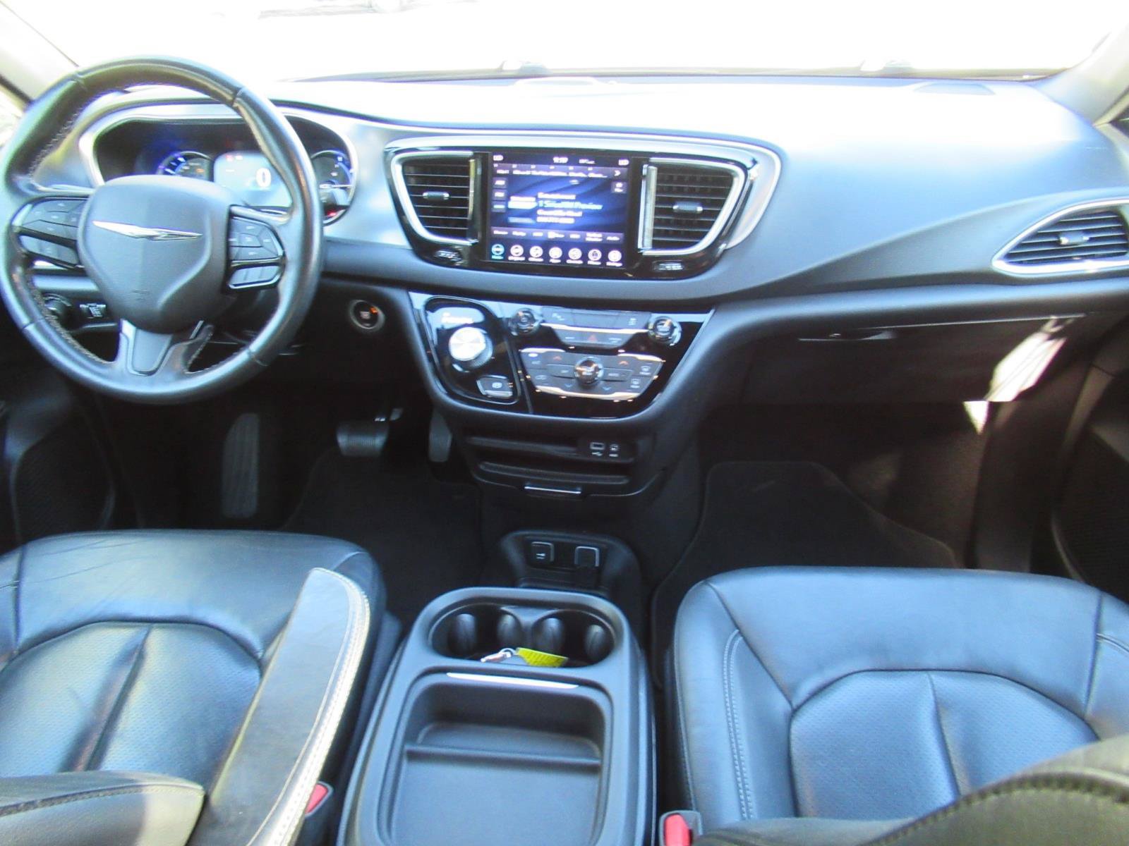 Used 2019 Chrysler Pacifica Touring-L w/ S Appearance Package FWD image 11