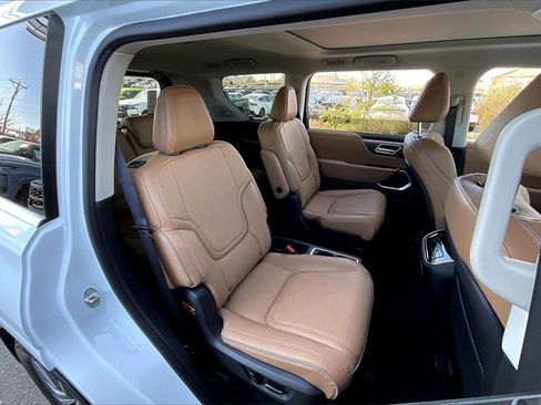 New 2026 INFINITI QX80 Luxe image 10