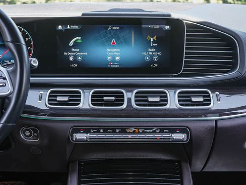 Used 2021 Mercedes-Benz GLS 450 4MATIC image 11