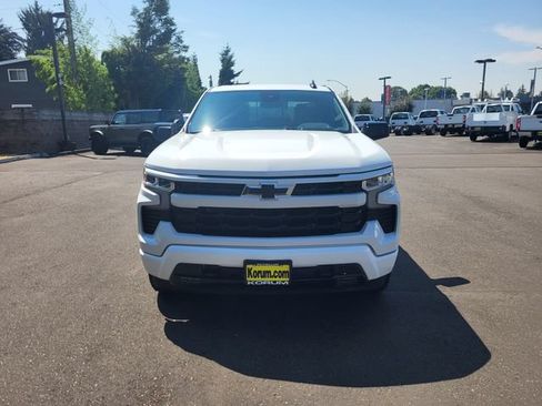 Used 2024 Chevrolet Silverado 1500 RST w/ Z71 Off-Road Package AWD/4WD image 9