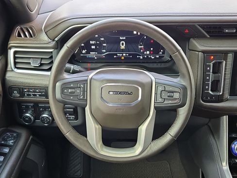 Used 2022 GMC Yukon Denali w/ Denali Premium Package image 22