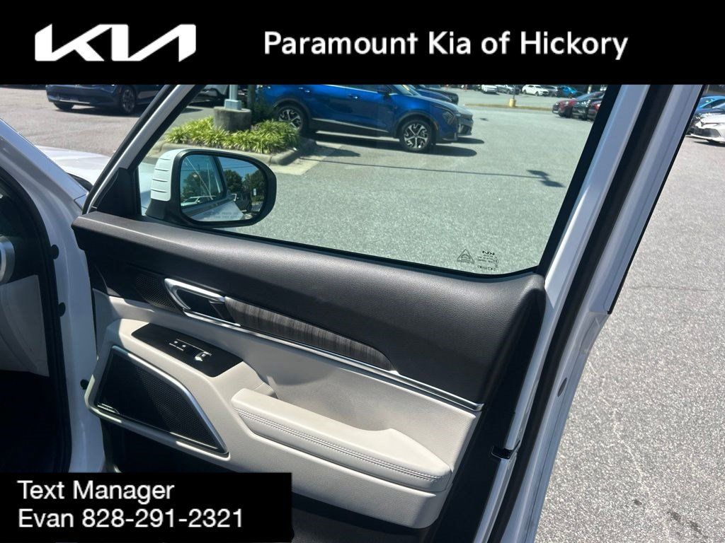 Used 2025 Kia Telluride EX FWD image 13