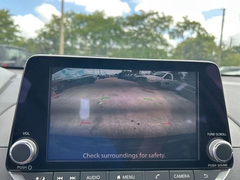 Used 2024 Nissan Altima 2.5 SV image 14