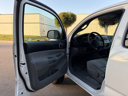 Used 2008 Toyota Tacoma PreRunner RWD image 12
