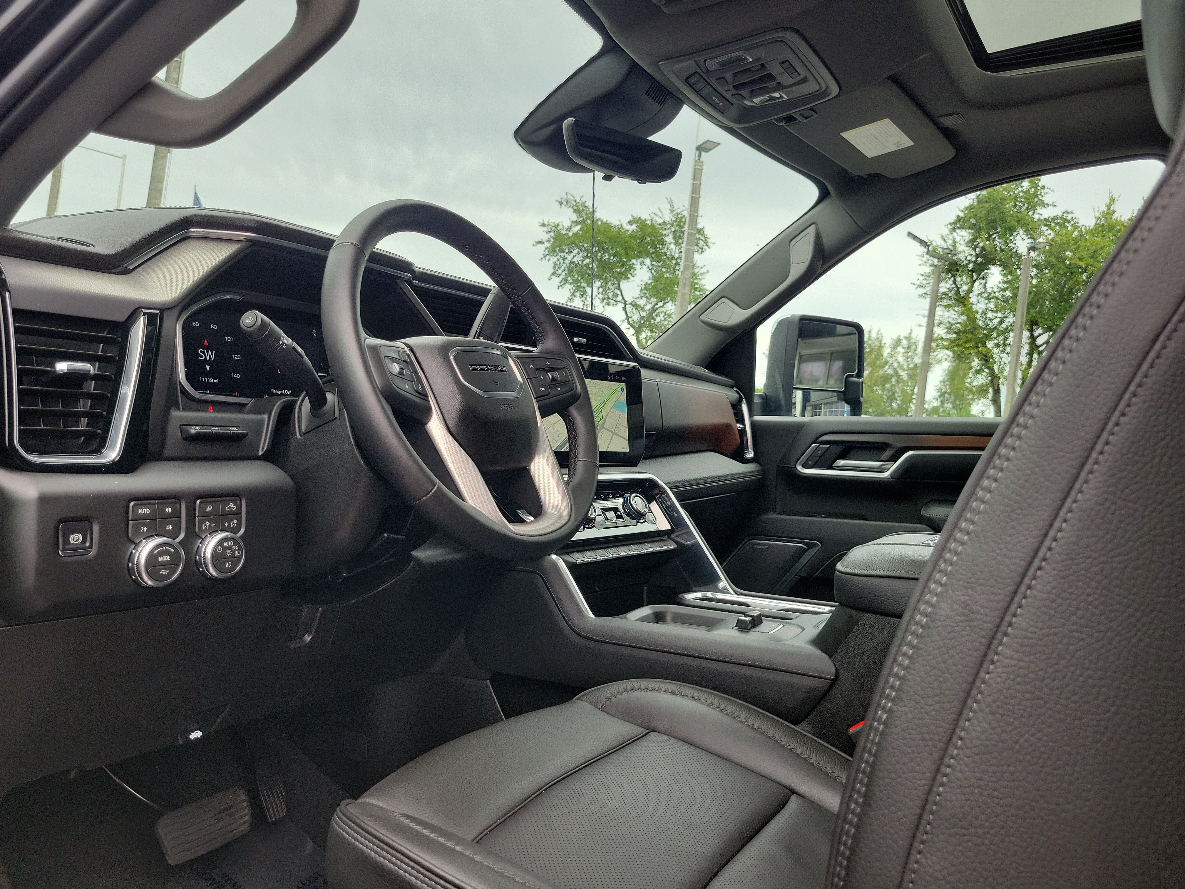 Used 2026 GMC Sierra 2500 Denali w/ Denali Reserve Package AWD/4WD image 9