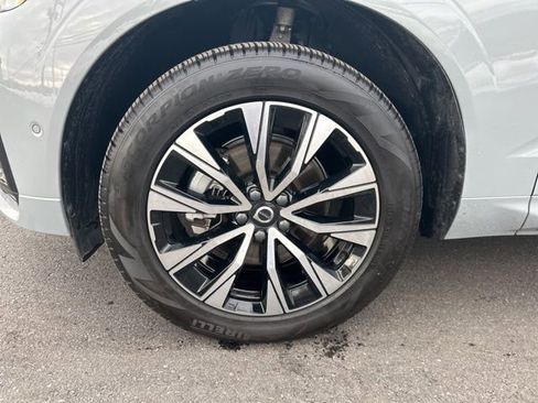Certified 2025 Volvo XC60 B5 Plus AWD/4WD image 9