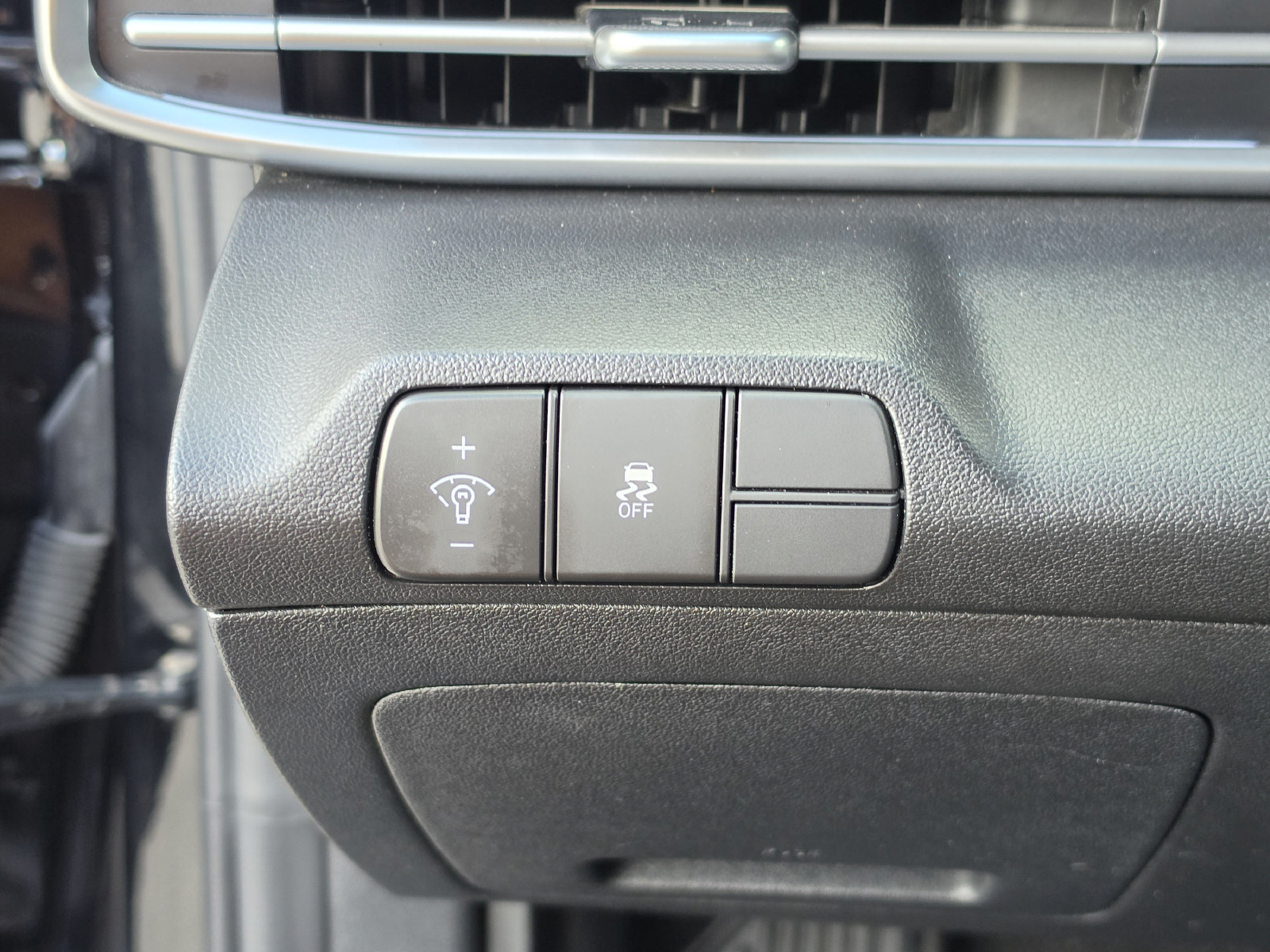 Used 2024 Hyundai Elantra SEL w/ Convenience Package FWD image 32
