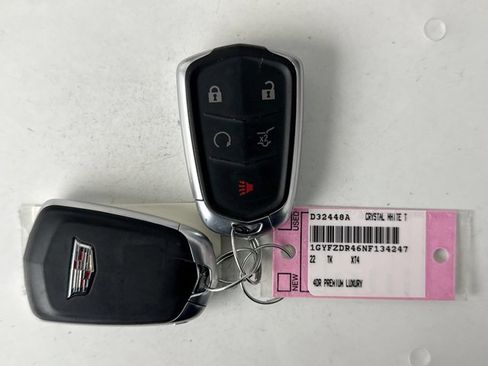 Used 2022 Cadillac XT4 Premium Luxury w/ Enhanced Visibility Package AWD/4WD image 10
