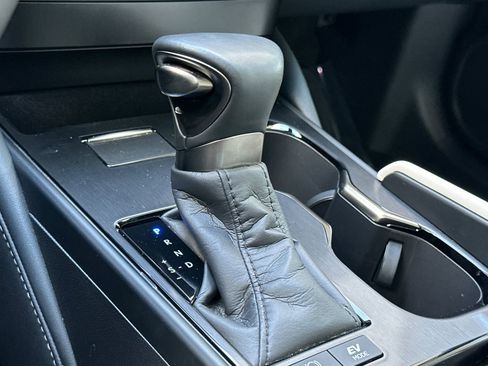Certified 2024 Lexus ES 300h w/ Premium Package FWD image 19