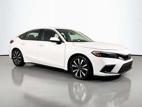 Certified 2024 Honda Civic EX-L image 3