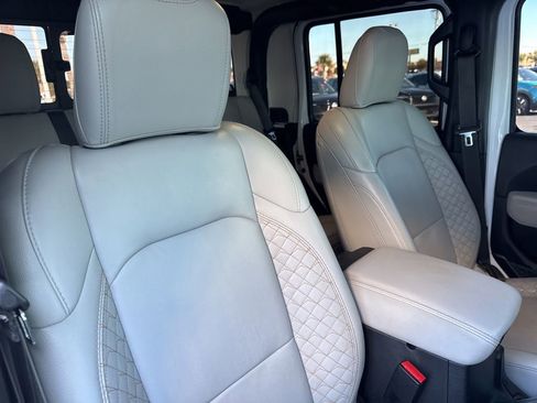 Used 2021 Jeep Gladiator Overland image 21
