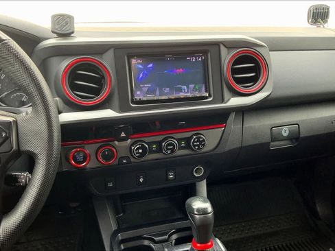 Used 2017 Toyota Tacoma SR5 AWD/4WD image 15