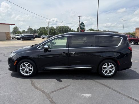 Used 2019 Chrysler Pacifica Limited FWD image 23
