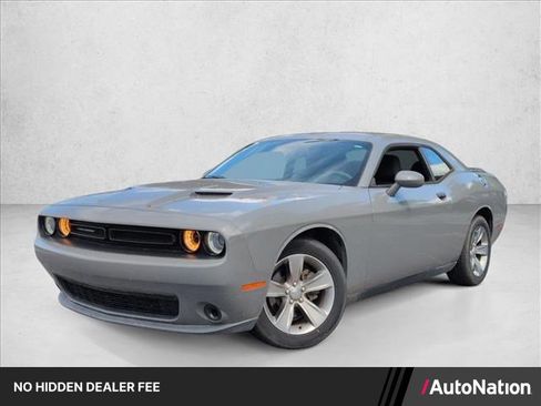 Used 2019 Dodge Challenger SXT RWD image 1