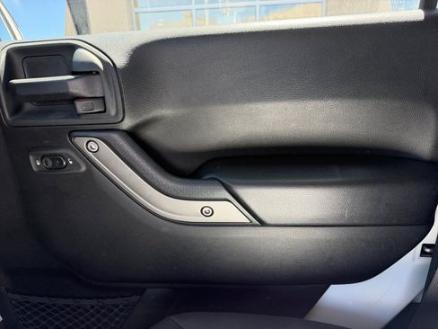 Used 2018 Jeep Wrangler Unlimited Sport S AWD/4WD image 16