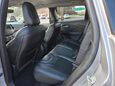 Used 2021 Jeep Cherokee Latitude Plus image 10